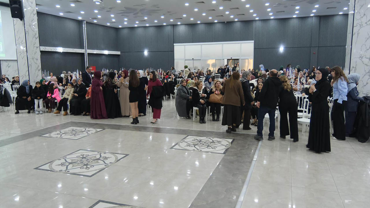 Kadınlar Egemen İçin Kenetlendi Bir Gecede 800 Bin Tl Bağış Toplandı (5)