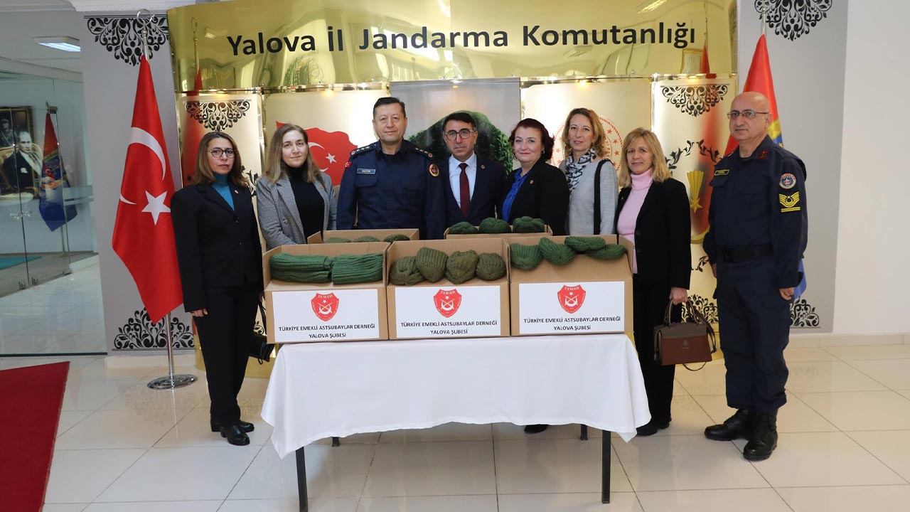 Temad Yalova Kadın Kolları, Askerlere Bere Ve Boyunluk Gönderdi (2)
