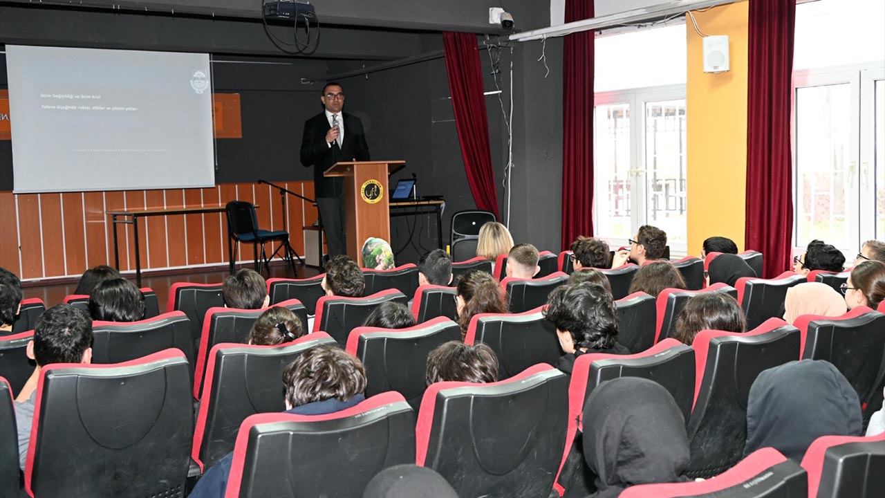 Termal Fen Li̇sesi̇’nde İkli̇m Deği̇şi̇kli̇ği̇ Konferansi Düzenlendi̇ Haber (5)