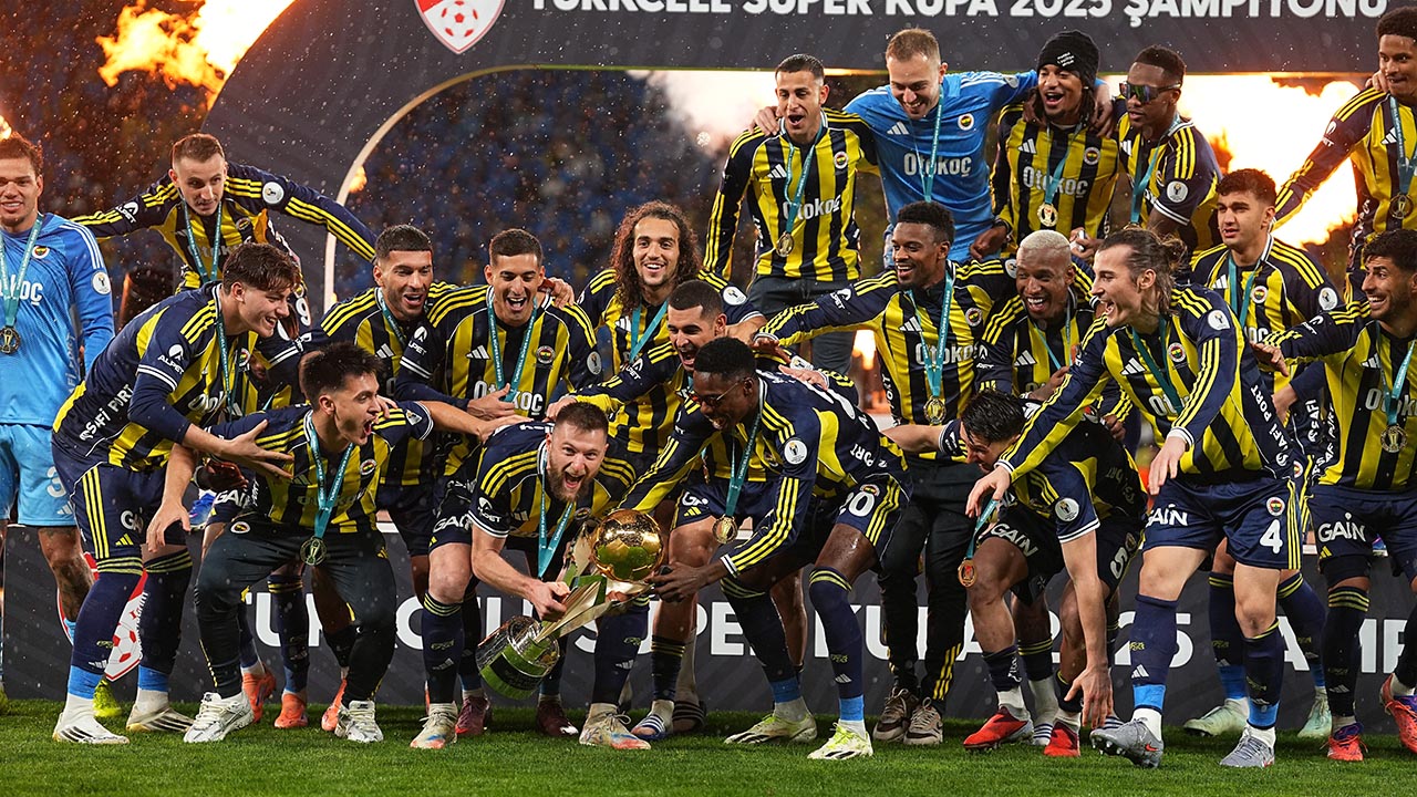 Fenerbahçe, Kupayı Kaldırdı (7)
