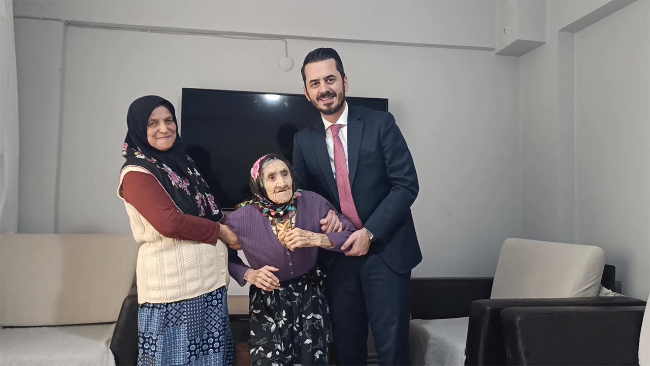 Recep Tayyip Erdoğan Hayranı 121 Yaşındaki Saadet Teyzenin İsteği Yerine Getirildi Haber (1)