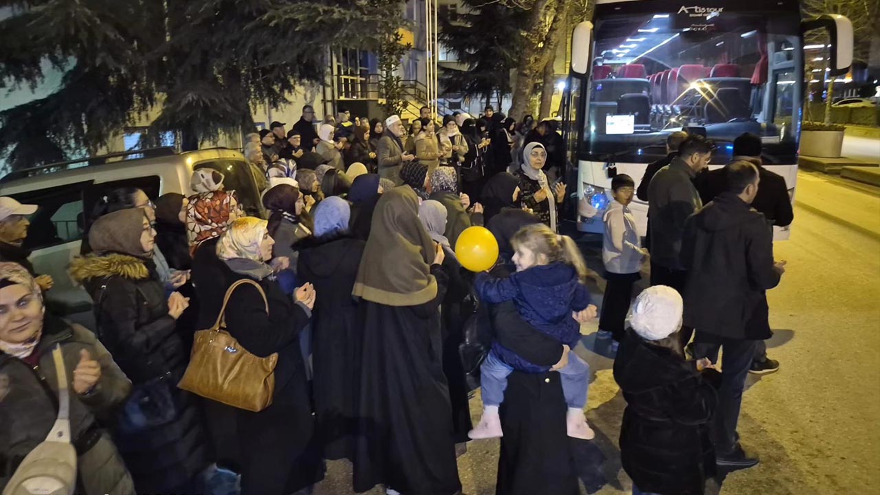 Umre Yolcuları Dualarla Uğurlandı (2)-1