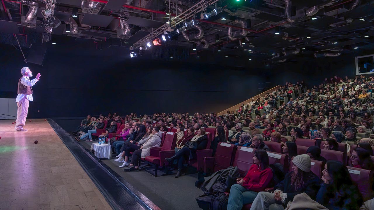 Usta Oyuncu Yurdaer Okur Yalova Sahnesinde (3)