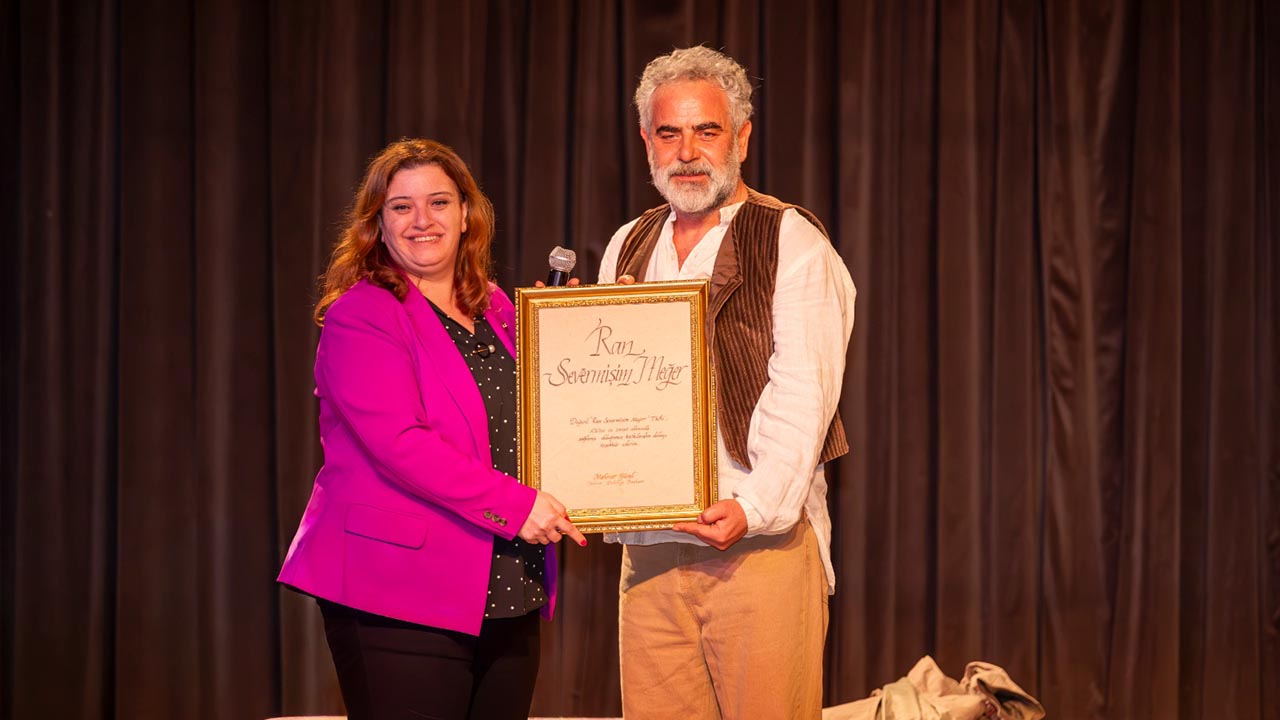 Usta Oyuncu Yurdaer Okur Yalova Sahnesinde (4)