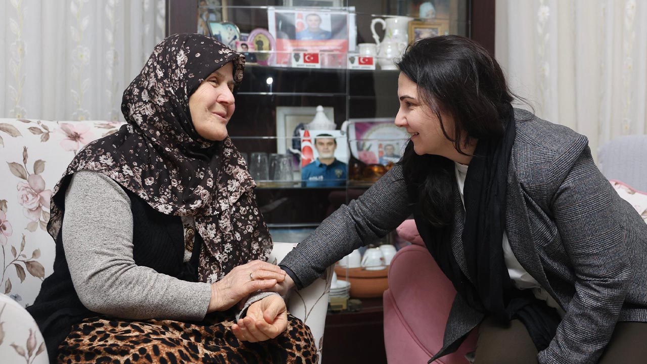 Vali Makas, Yalova’da Şehit Olan Polis Memurunun Ailesini Ziyaret Etti (1)