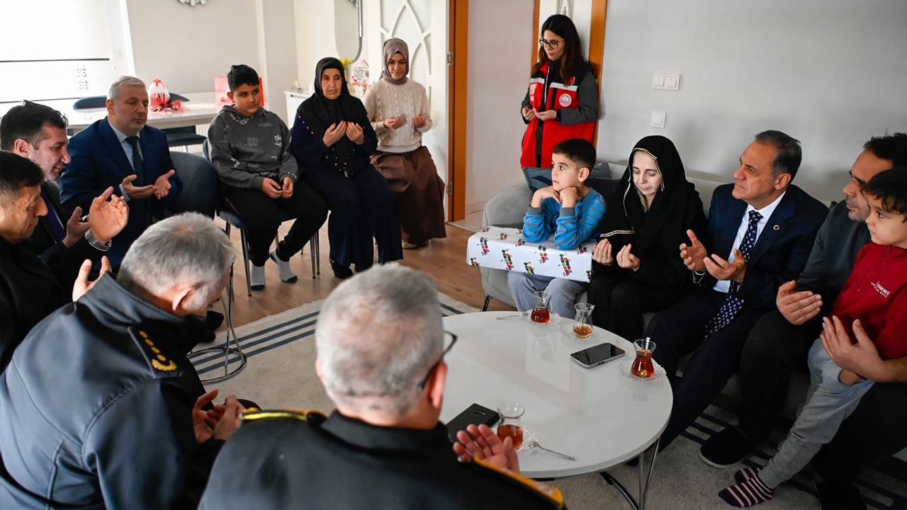 Vali Usta, Şehit Aileleri Ve Gazileri Evlerinde Ziyaret Etti (7)