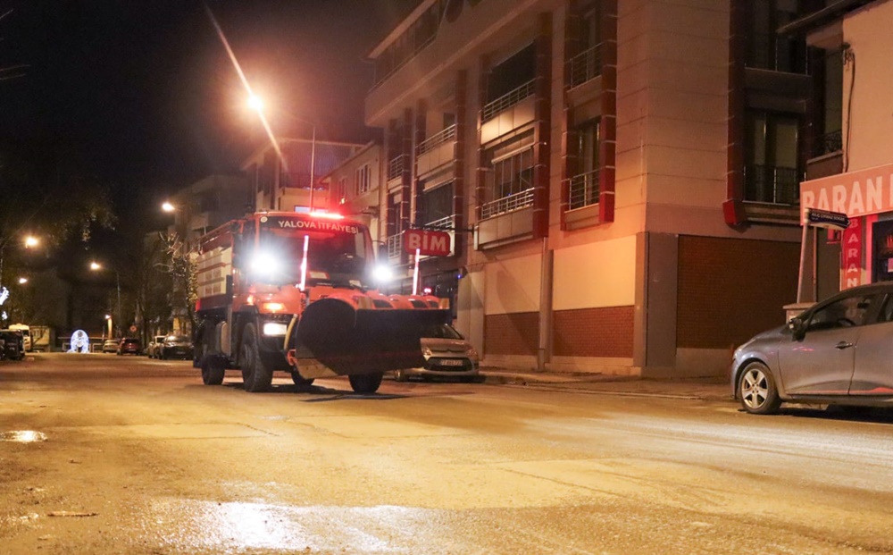 Yalova Belediye Kar Yol Tuzlama Calisma (2)