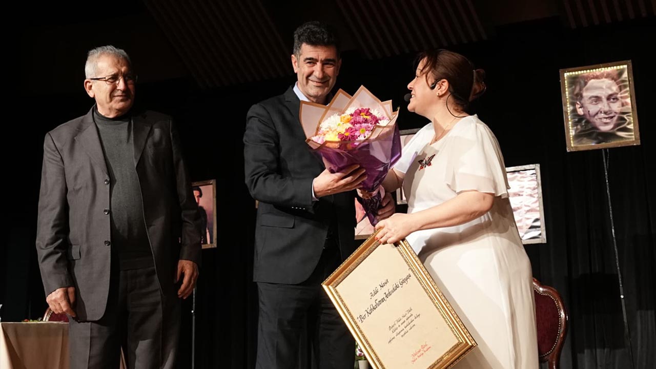 Yalova Belediye Tiyatro Adile Nasit Oyun (4)