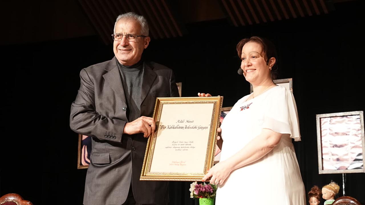 Yalova Belediye Tiyatro Adile Nasit Oyun (5)