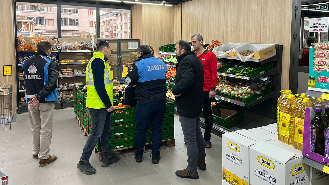 Yalova Belediyesi Hal Mudurluk Ekipler Market Pazar Meyve Sebze Denetim (4)