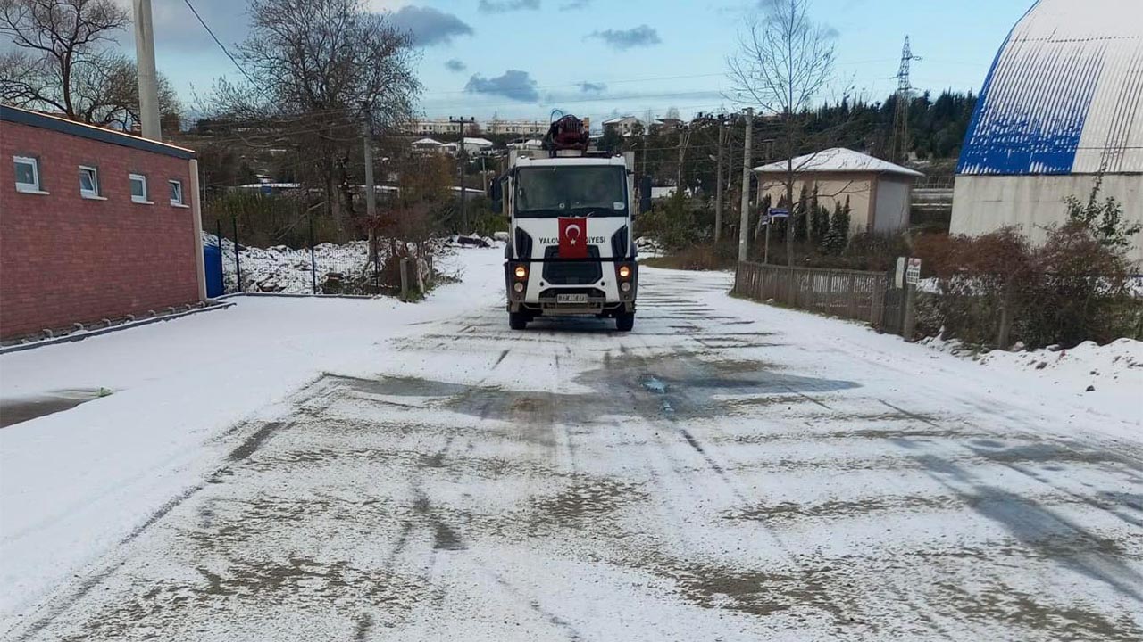 Yalova Belediyesi Kar Yagis Kar Kureme Tuzlama Calisma (1)