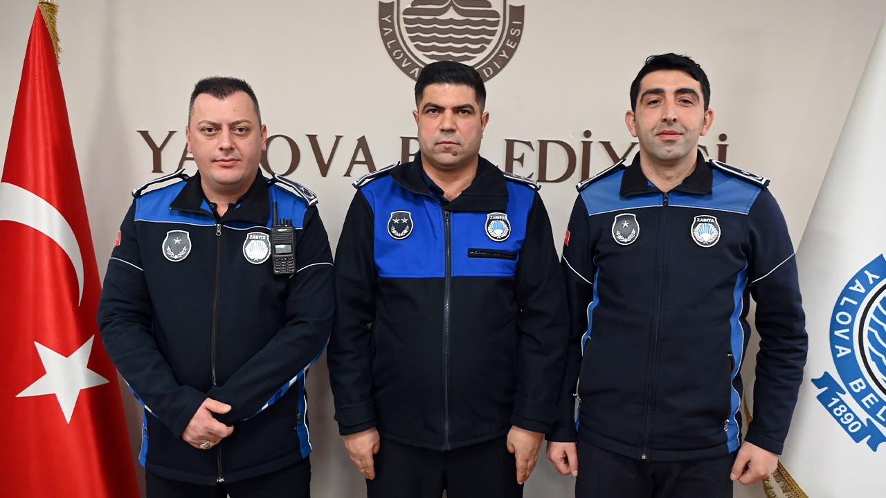 Yalova Beledi̇yesi̇ Zabita Personeli̇ Terfi̇ Sevi̇nci̇ Yaşadi (1)