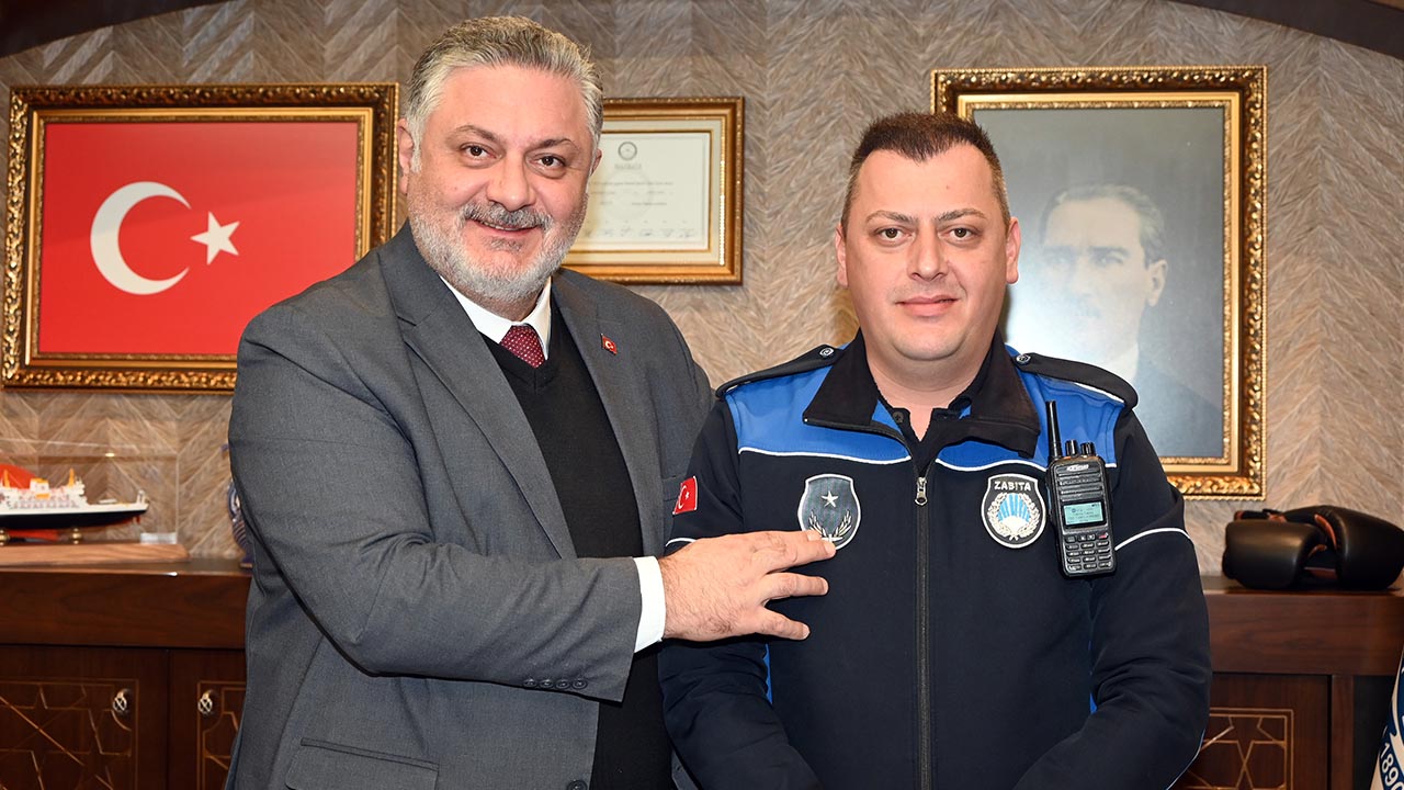 Yalova Beledi̇yesi̇ Zabita Personeli̇ Terfi̇ Sevi̇nci̇ Yaşadi (2)