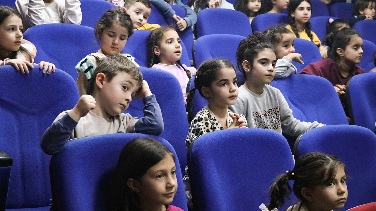 Yalova Ciftlikkoy Blediye Cocuk Tiyatro Oyun Kardan Adam (3)