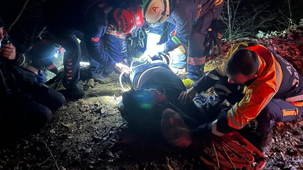 Yalova Ciftlikkoy Itfaiye Gacik Koy Ucurum Surucu Kurtarma (3)