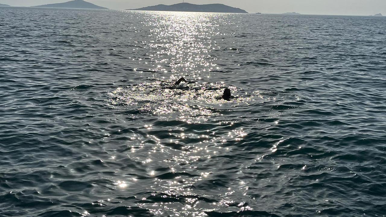 Yalova Istanbul Kadikoy Sehitler Deniz Anma Dalga Lodos Kapilma Yarali (3)