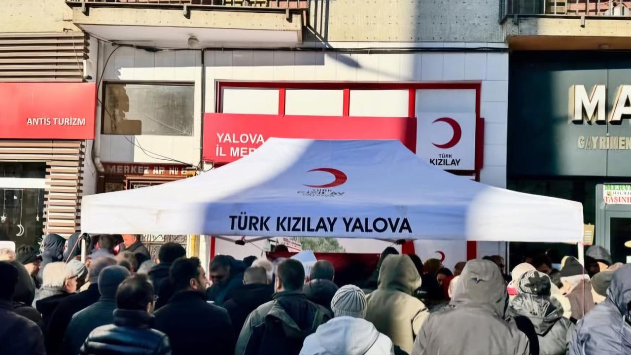 Yalova Turk Kizilay Sube Merkez Camii Sehitler Anma Helva Dagitma (1)