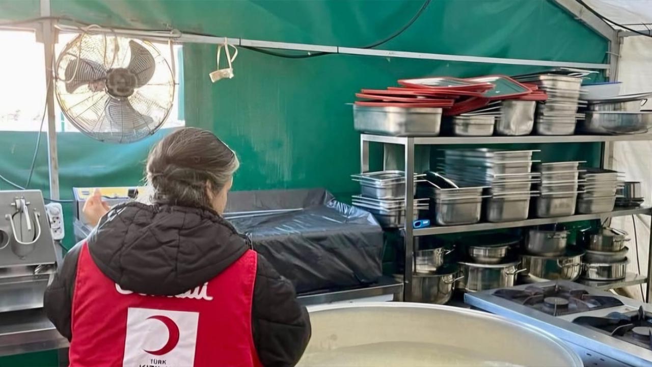 Yalova Turk Kizilay Sube Merkez Camii Sehitler Anma Helva Dagitma (4)