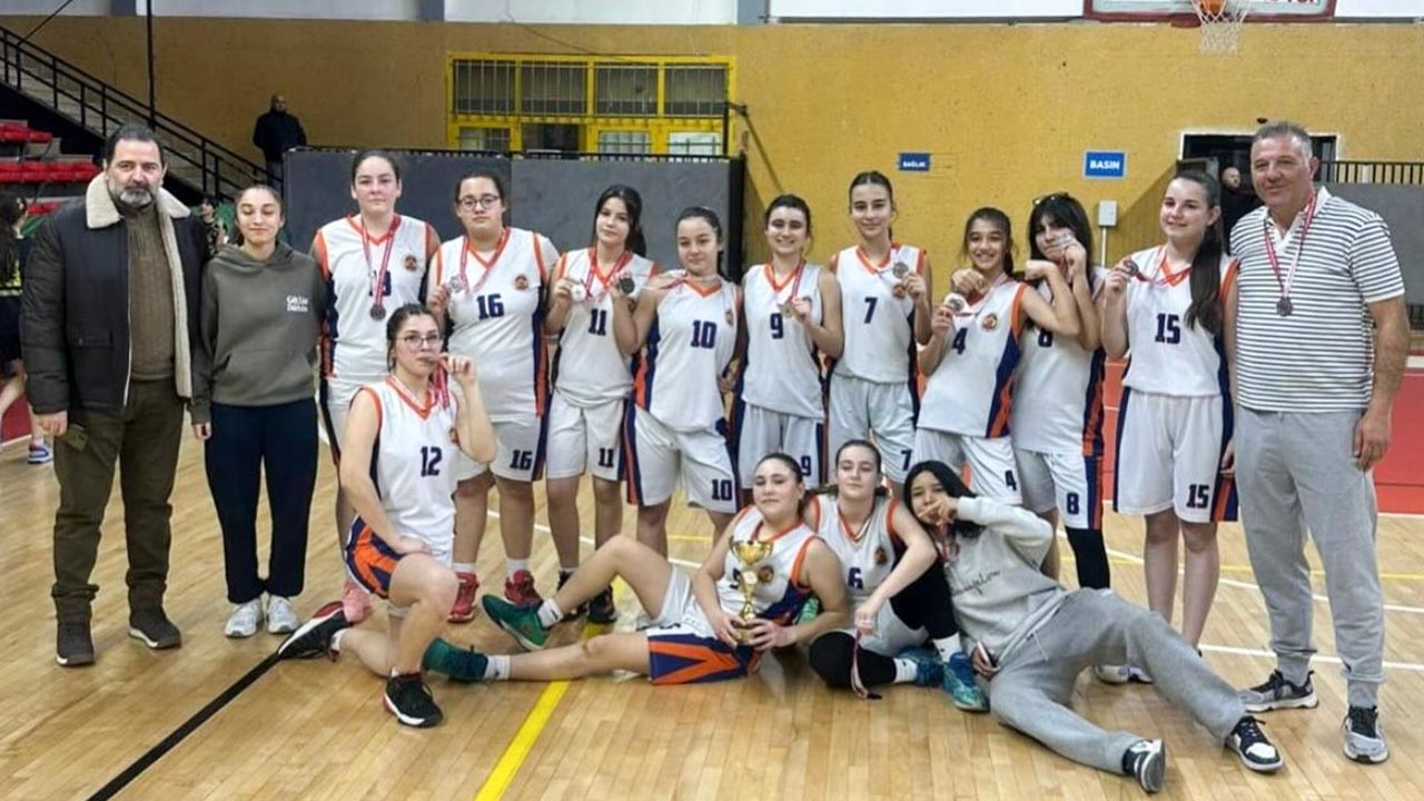 Yalova Vi̇p’in Altyapısından Çifte Başarı (1)