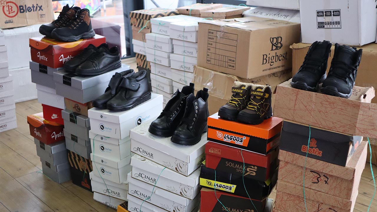 Yalova’da 400 Ayakkabı Çocukların Yüzünü Güldürdü (3)