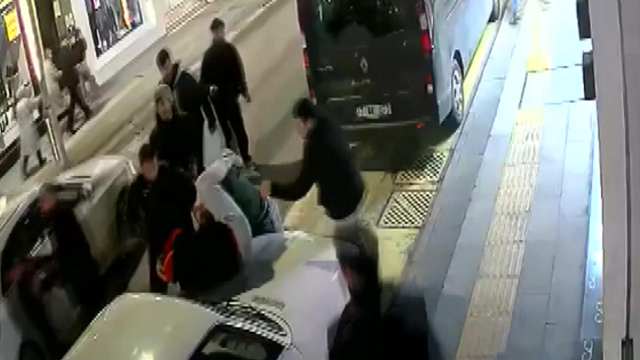 Yalova'da 9 Kişilik Grubun Esnafa Saldırdığı Anlar Kamerada