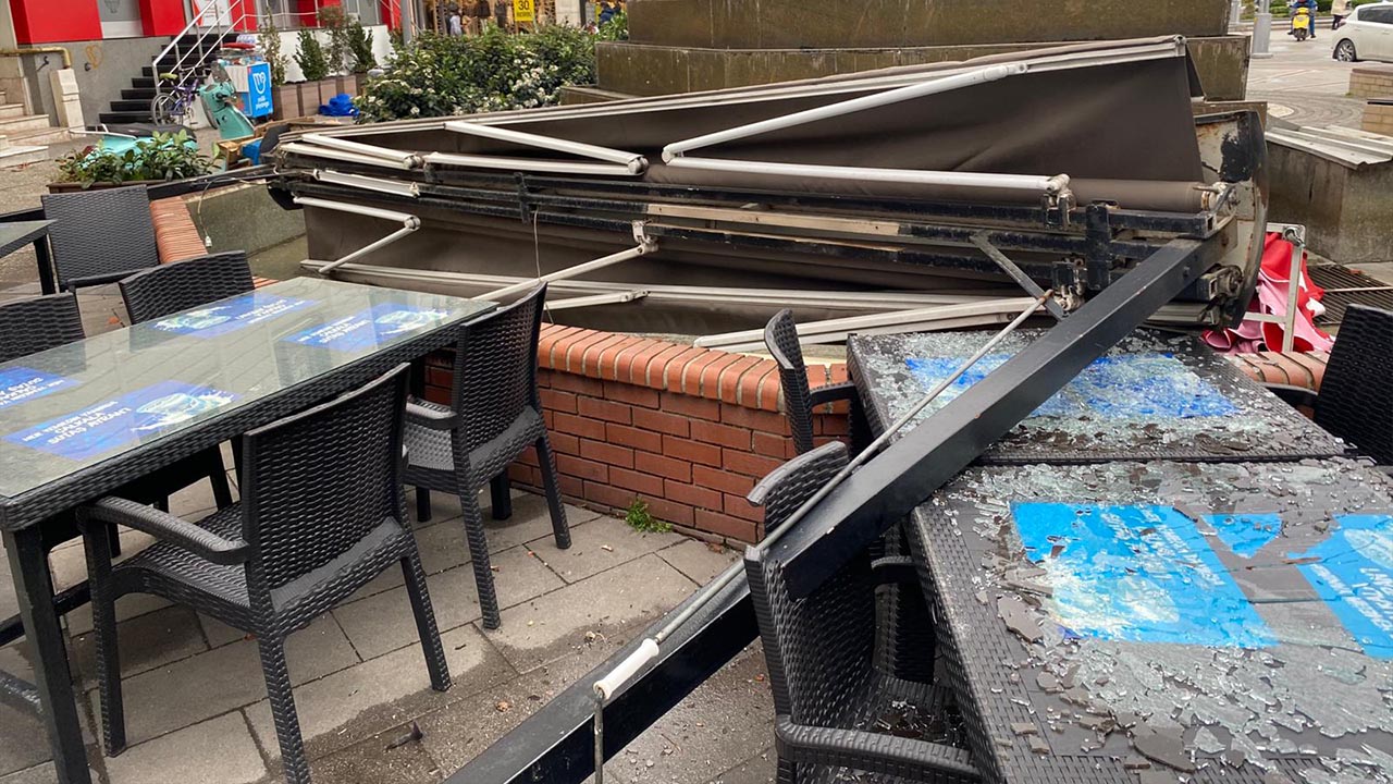 Yalova’da Fırtına Hayatı Olumsuz Etkiledi (5)