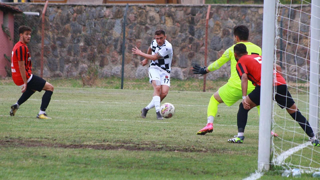 Gol Kralı Alperen Karamürsel’de (1)