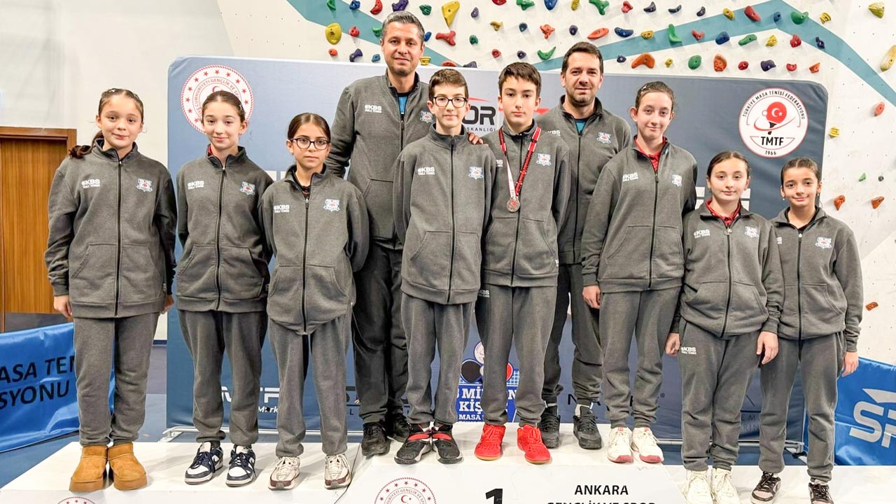 Yalova Beledi̇yespor’dan Masa Teni̇si̇nde Çi̇fte Gurur (1)