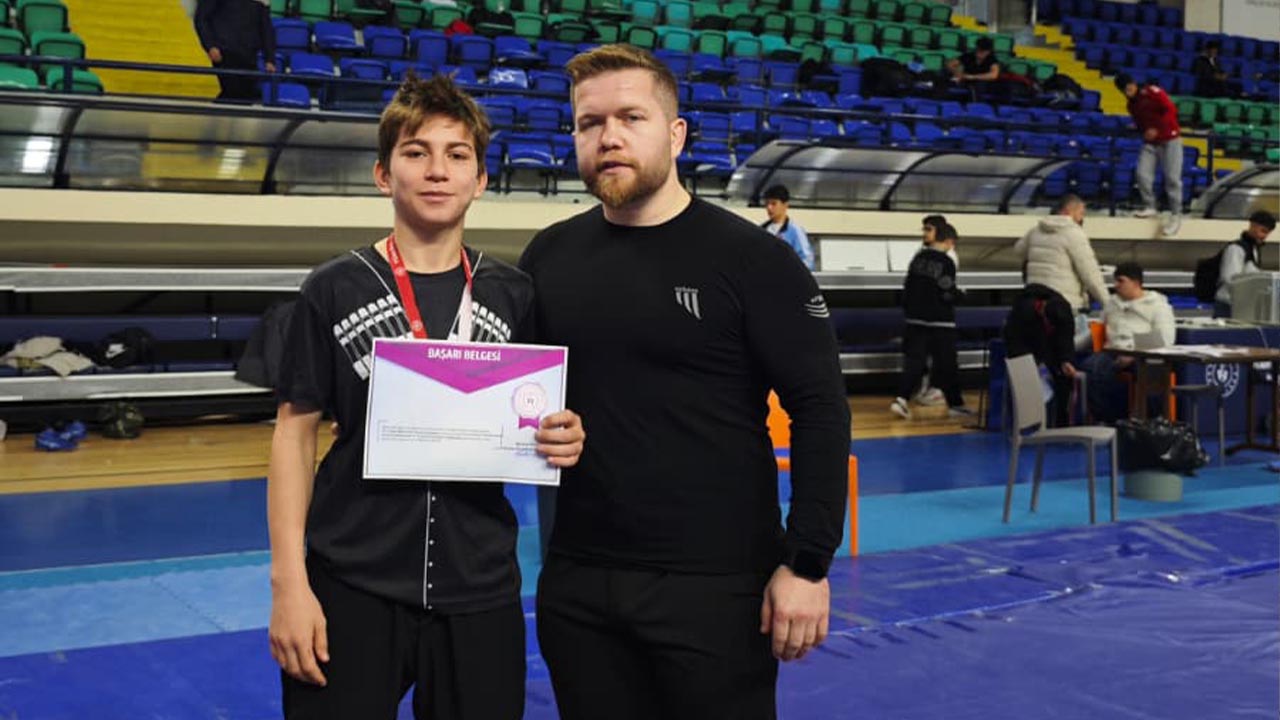 Yalova Beledi̇yesporlu İslam Murzaev Türki̇ye Şampi̇yonasi’na Yükseldi̇ (2)