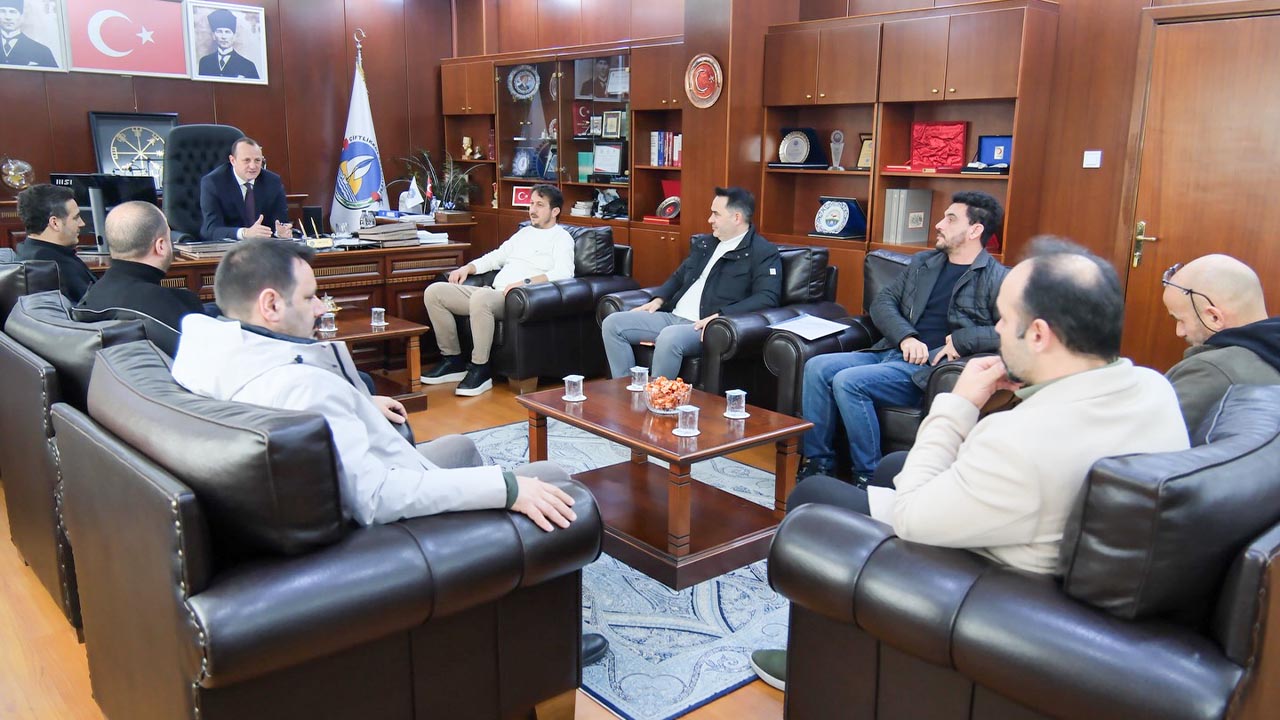 Yele, Çiftlikköy Belediyespor’un Yönetici Ve Antrenörleriyle Buluştu (3)