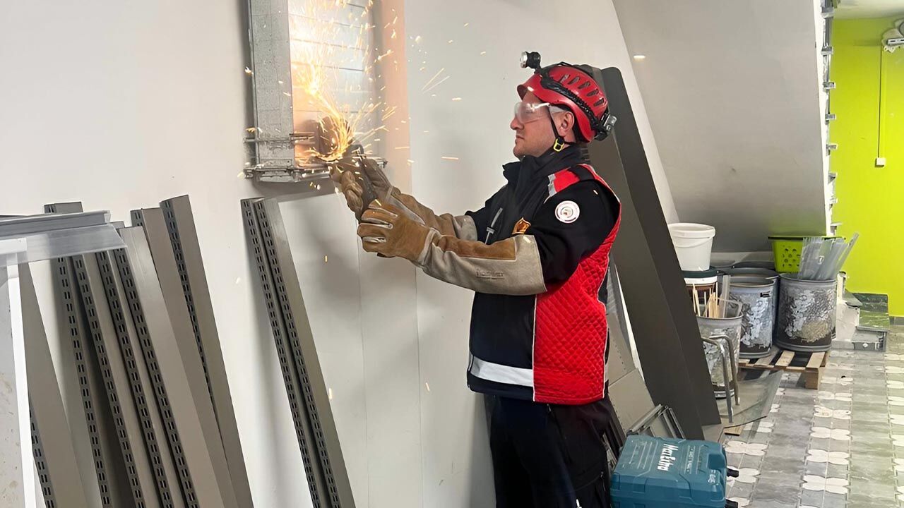 Çiftlikköy İtfaiyesi’nden Kuş Ve Kedi Kurtarma Operasyonları (1)