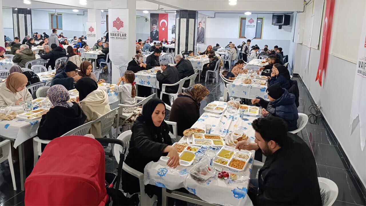 İl Müftüsü Yılmaztürk, Camide Vatandaşlarla İftar Açtı (1)