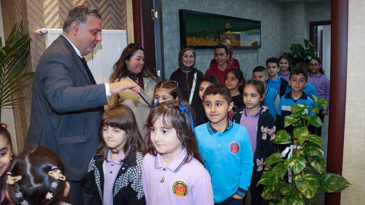 Öğrenci̇ler’den Başkan Gürel’e Zi̇yaret Haber (4)