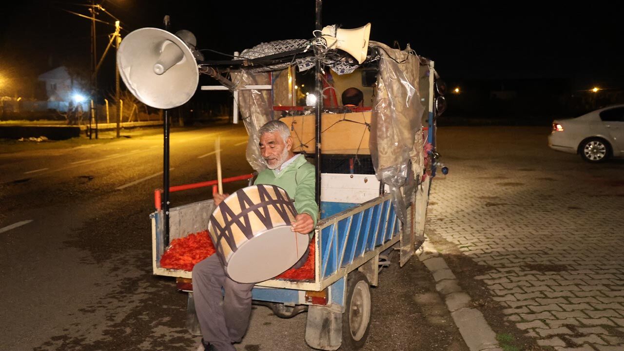 Ramazan Davulcusundan Hem Geleneksel Hem Teknolojik Yöntem (1)