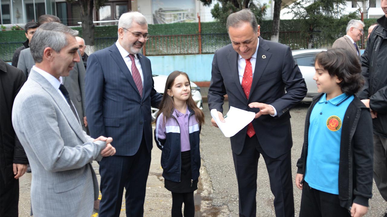 Vali Usta, Bayrak Törenine Katıldı (3)