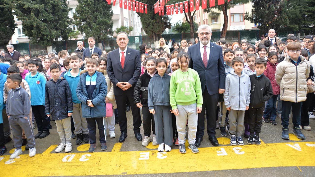 Vali Usta, Bayrak Törenine Katıldı (4)