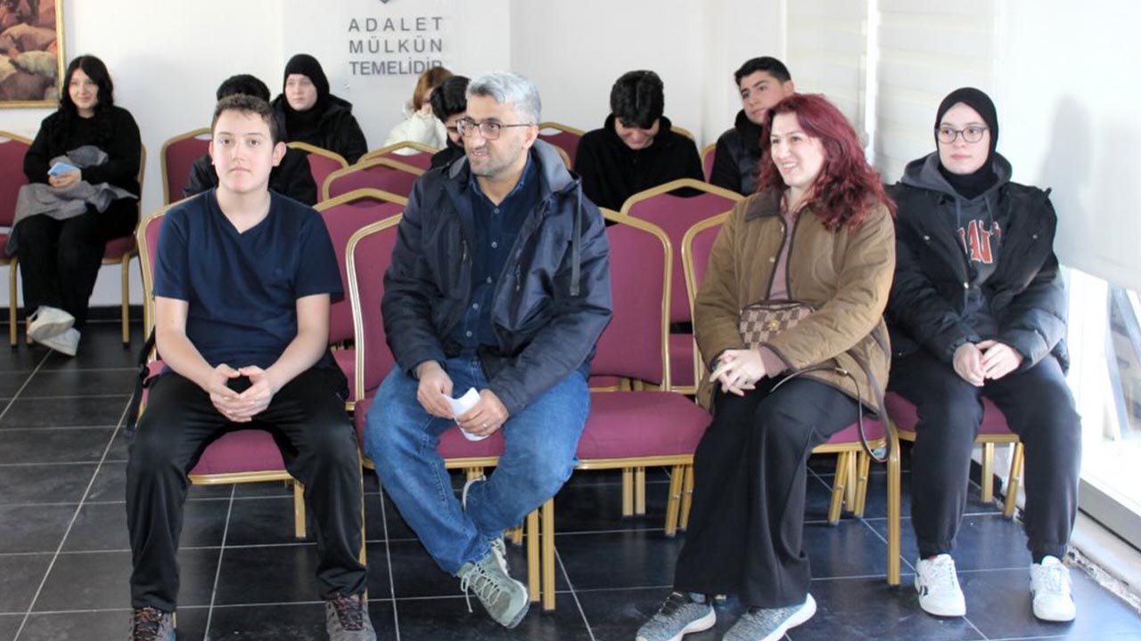 Yalova Barosu Adnan Menderes Teknik Anadolu Lise Adalet Bolum Ogreciler Baskan Bilgilendirme (1)