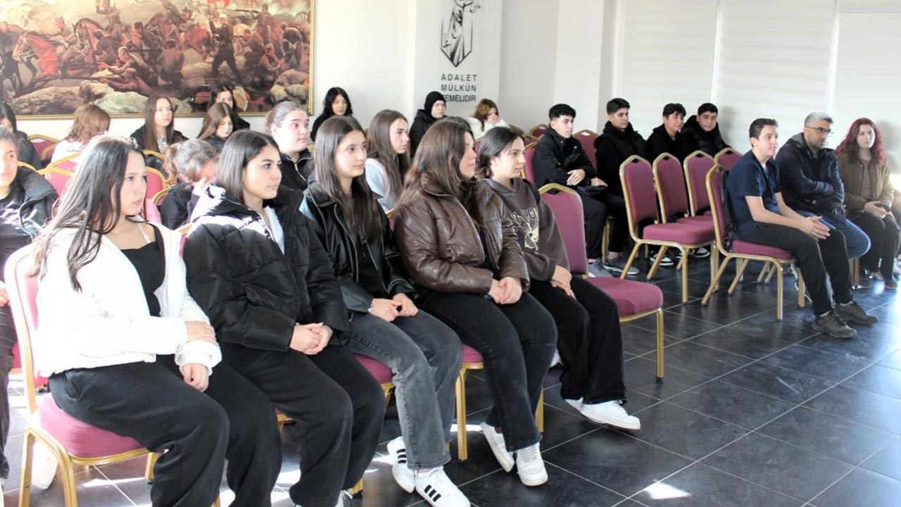 Yalova Barosu Adnan Menderes Teknik Anadolu Lise Adalet Bolum Ogreciler Baskan Bilgilendirme (2)