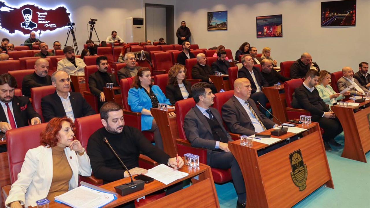 Yalova Belediye Meclis Subat Ayi Toplanti Chp Ak Parti Bakan Kurum Tartisma (1)