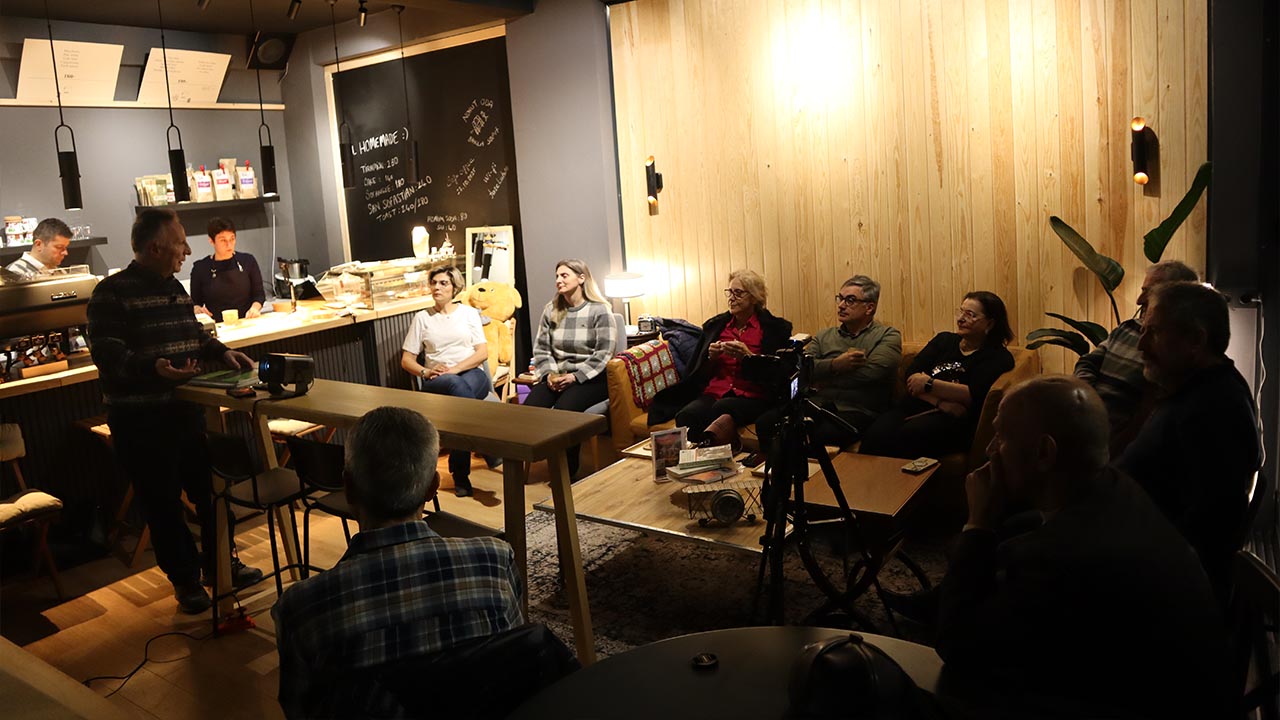 Yalova Ciftlikkoy Eski Vali Akademisyen Yesil Mavi Yol Konusma (2)