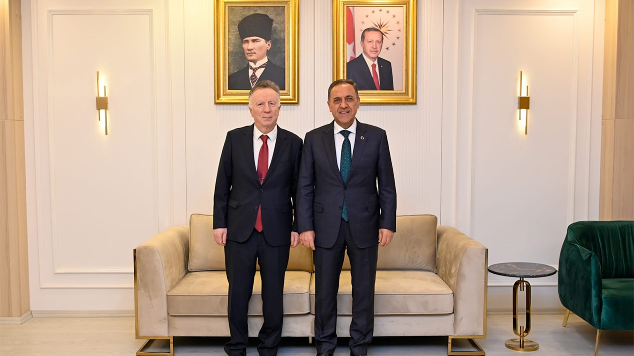 Yalova Eski Vali Akademisyen Makam Hayirli Olsun Ziyaret (1)