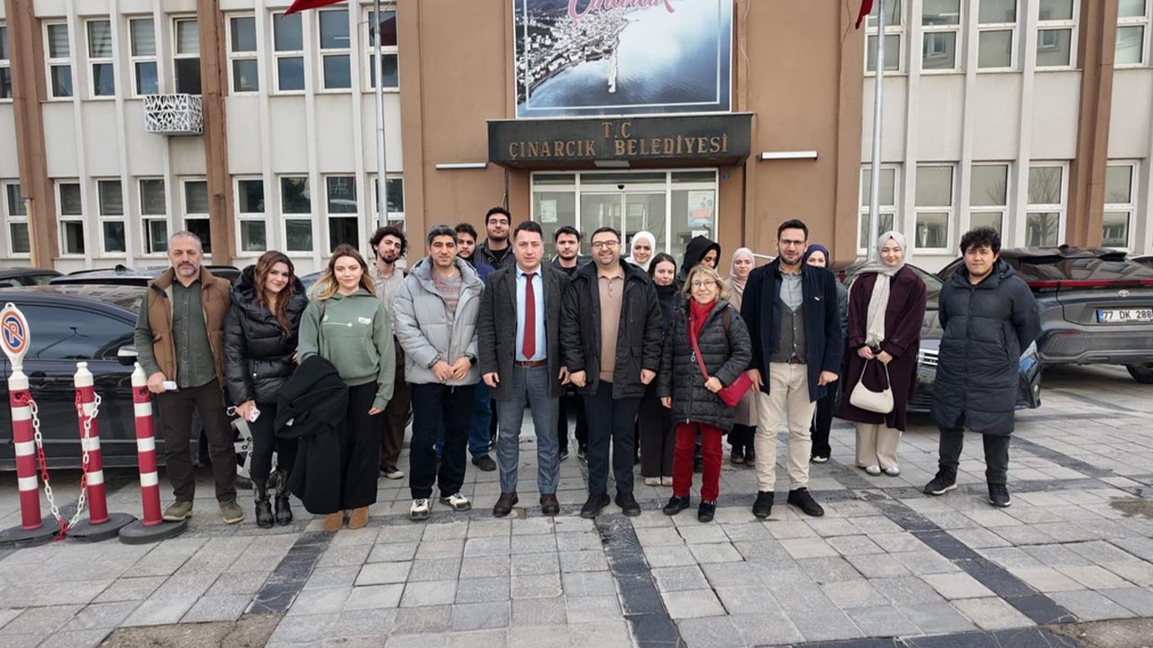 Yalova Istanbul Sabaattin Zaim Universitesi Cinarcik Mimari Inceleme Ogrenciler Baskan Gorusme (5)