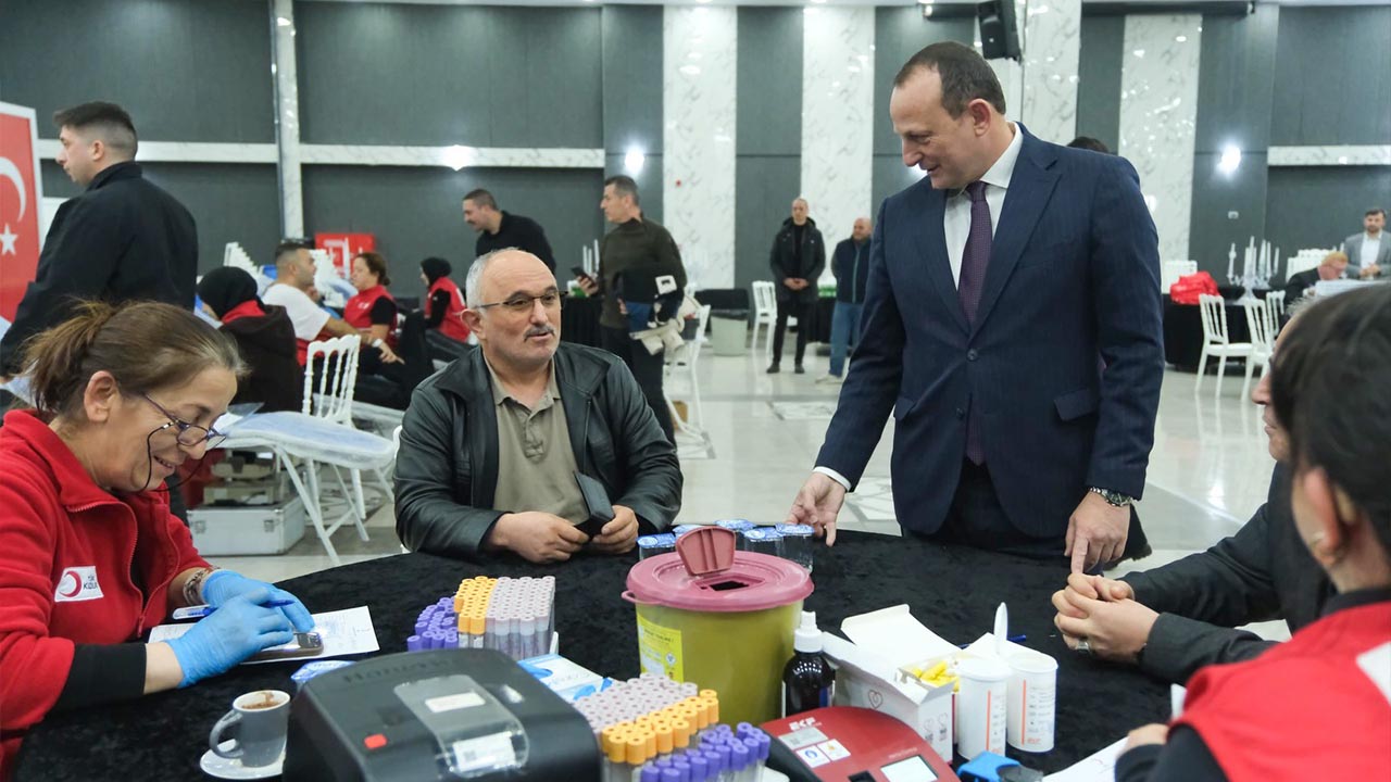 Yalova Turk Kizilayi Sube Kan Bagis Ciftlikkoy Belediyesi Baskan Destek (2)