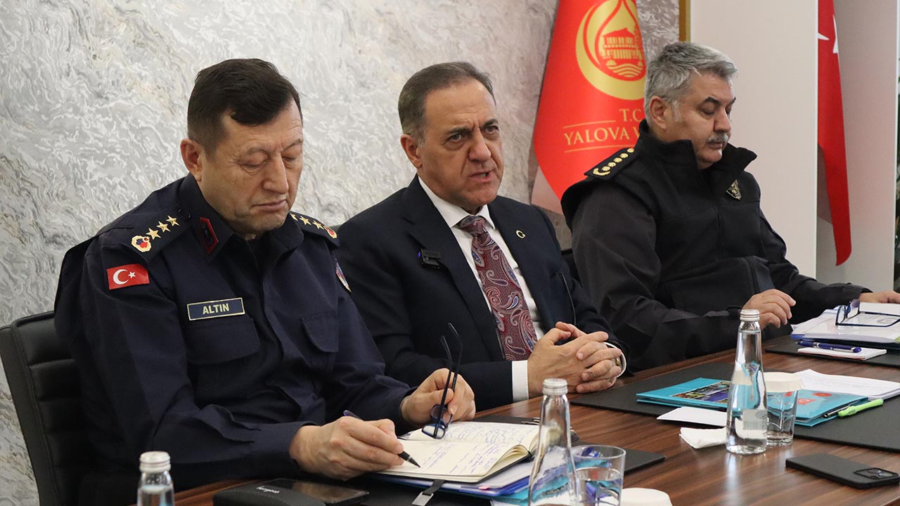 Yalova Valiliği Açıkladı Trafik Levhaları Yenilendi (2)