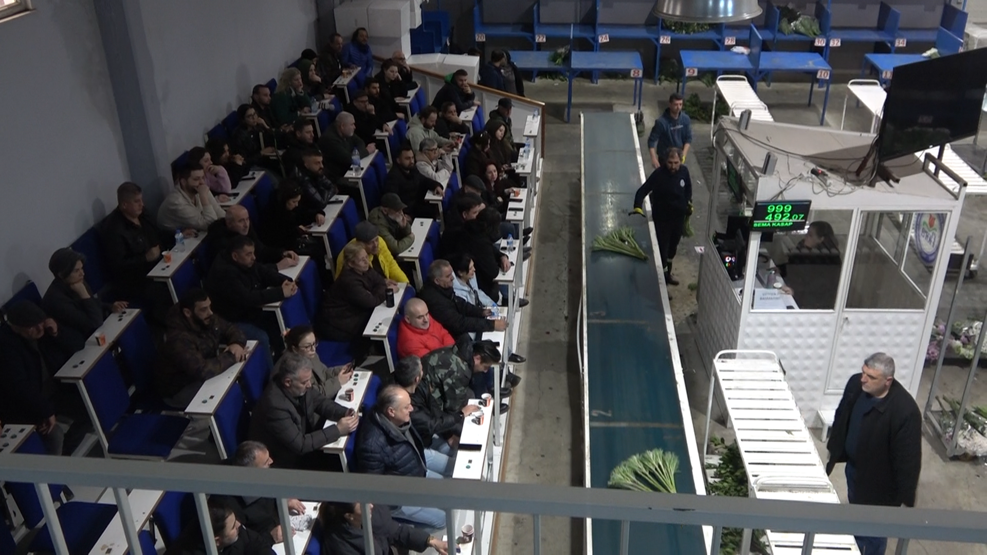 Yalova’da Çiçek Mezatlarında Sevgililer Günü Hareketliliği (4)