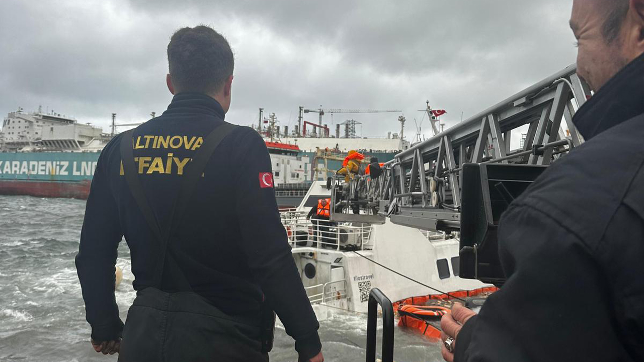 Yalova’da Fırtına Nedeniyle Gemideki 6 Kişi Tahliye Edildi (3)