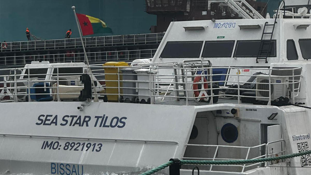 Yalova’da Fırtına Nedeniyle Gemideki 6 Kişi Tahliye Edildi (4)