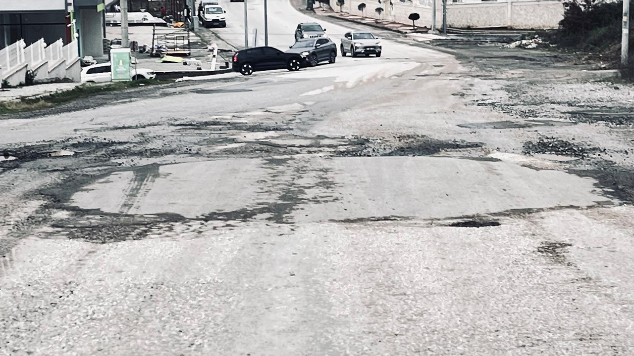 Yalova’da “Kimin Bu Yol” Çilesi Doğu Sırtı Caddesi Sahipsiz Kaldı (10)
