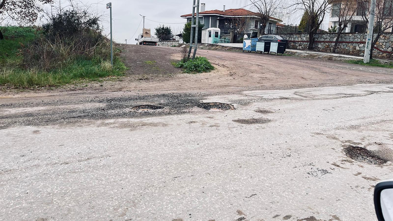 Yalova’da “Kimin Bu Yol” Çilesi Doğu Sırtı Caddesi Sahipsiz Kaldı (2)