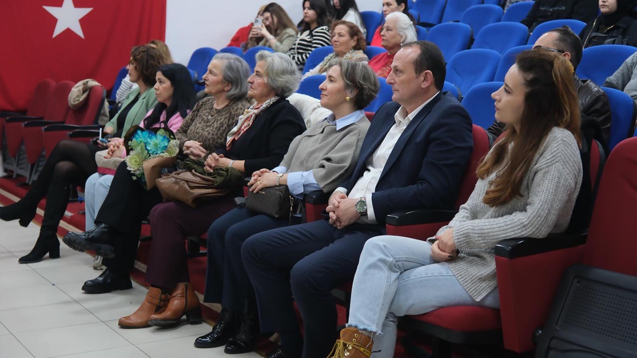 Yazar Çiğdemoğlu Çiftlikköy’de Okurlarıyla Buluştu (4)